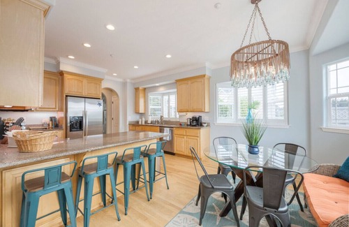 El Granada House | 2 Blocks to ocean, steps to beach, ocean view, hot tub, coastal trail, BBQ