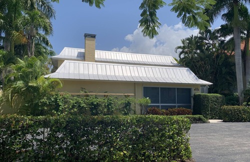 Old Naples Condo | 2 blocks to the beach and Fifth ave in Olde Naples