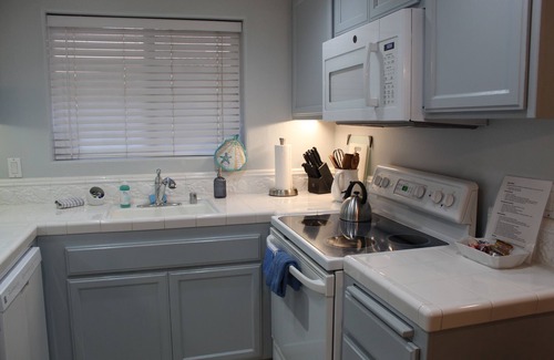 Downtown Condo | 2 Blocks to the Ocean - FALL RATE SPECIALS - Gated Building - 5 star reviews