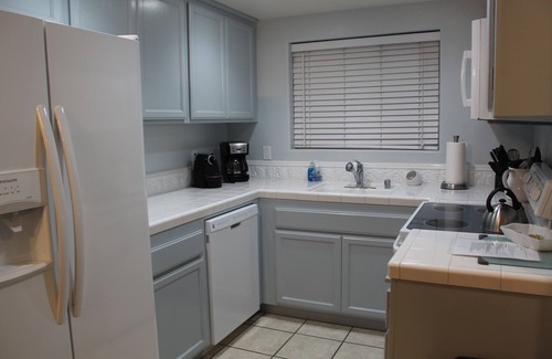 Downtown Condo | 2 Blocks to the Ocean - FALL RATE SPECIALS - Gated Building - 5 star reviews