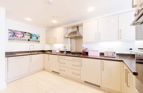 Lusty Glaze Apartment | 2 Bolowthas Court-Spacious apartment close to beaches, parking, coastal and sea views.