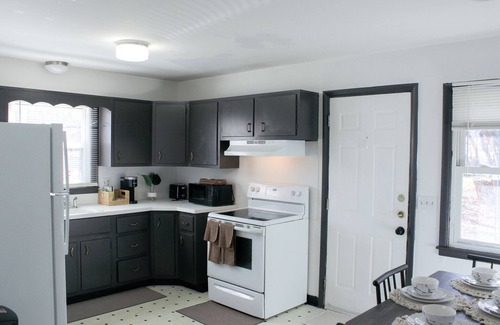 Albany Apartment | 2 BR 1 Ba apartment, 2 min walk to Albany Med, w/off street parking