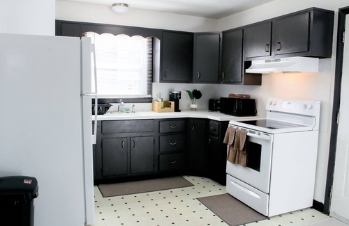 Albany Apartment | 2 BR 1 Ba apartment, 2 min walk to Albany Med, w/off street parking