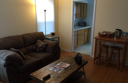 East Sacramento House | 2 BR/1 Bath East Sac Guest House Near Downtown & Midtown