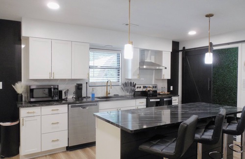 Morgantown House | 2 BR/2.5 Bath townhouse walking distance to stadium