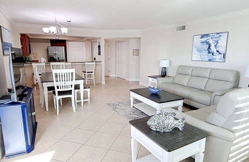 Siesta Key Condo | 2 BR/2 BA Beachfront Condo on Siesta Key