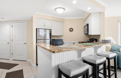 Midtown Ocean City Condo | 2 BR 2 BA Unit With Bay Views - Close to the Convention Center and Seacrets!