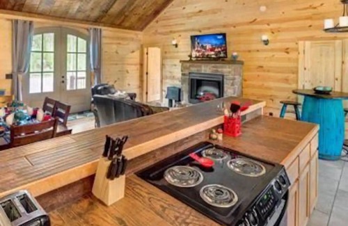 Broken Bow Cabin | 2 BR - 2 Bath Coach House Cabin in Hochatown