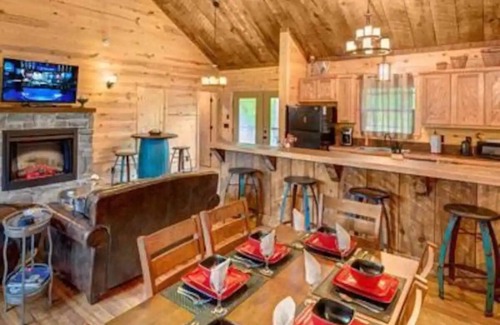 Broken Bow Cabin | 2 BR - 2 Bath Coach House Cabin in Hochatown