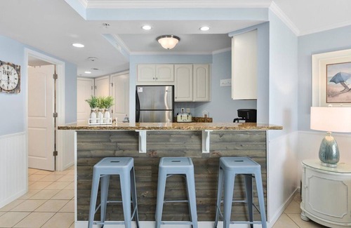 Midtown Ocean City Condo | 2 BR 2BA with Bay Views and Pool - Close to Convention Center