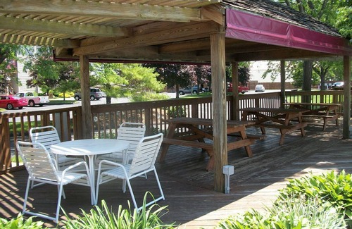Port Clinton Condo | 2 BR -2Bath-1st flr unit-Pool- Book 2 might min weekdays in Sept for 20% off
