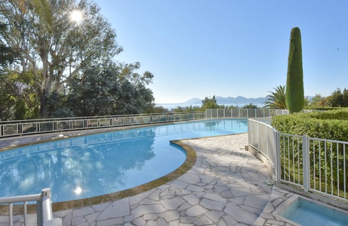 California - Pezou Apartment | 2-Br Apartment Terrace, Sea View, Pool Parking