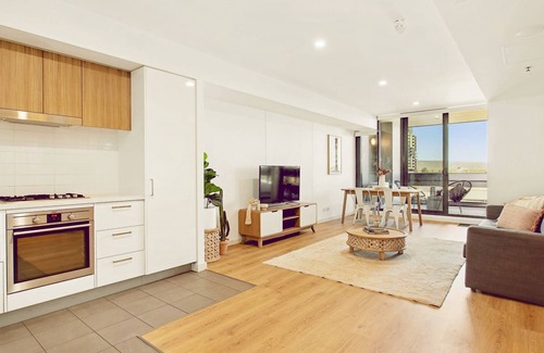 Adelaide Central Business District Apartment | 2 BR Apartment with car parking on Grote Street