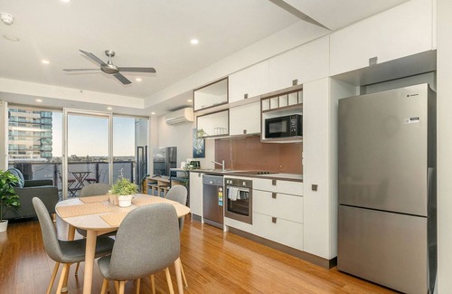 Adelaide Central Business District Apartment | 2 BR Apartment with Car Parking in City East