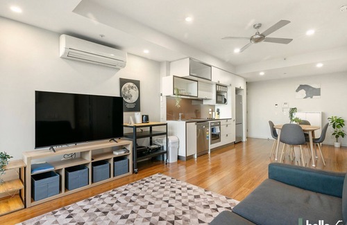 Adelaide Central Business District Apartment | 2 BR Apartment with Car Parking in City East