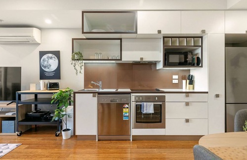 Adelaide Central Business District Apartment | 2 BR Apartment with Car Parking in City East