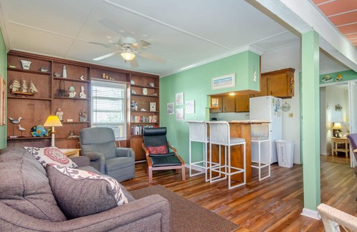 Kure Beach Apartment | 2 BR Apt in Private Historic Motel w pool!