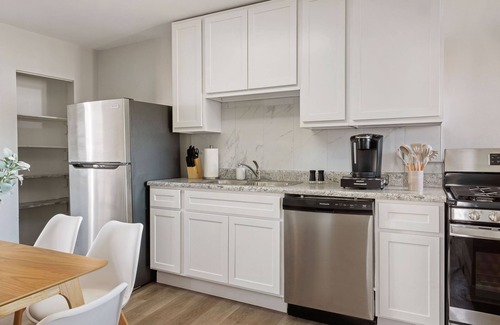 University City Apartment | β
2 BR Apt β
Mid Term Stay β
The Loop - WashU - BJC π₯