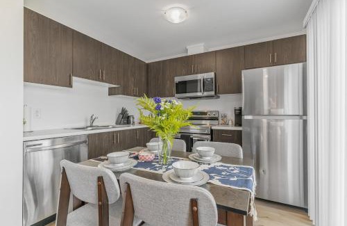 Niagara Falls Apartment | 2 BR at 17 Mins Walk to Falls,Patio,BBQ and Outdoor Space