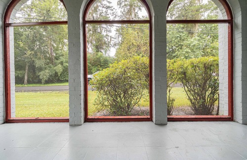 Montgomery House | 2 BR Charming Duplex w/Large Yard + Full Kitchen