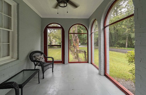 Montgomery House | 2 BR Charming Duplex w/Large Yard + Full Kitchen