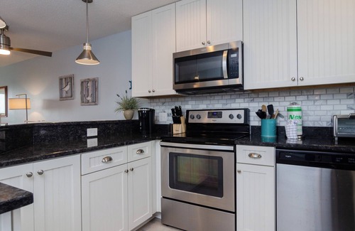 Wilmington Beach Condo | 2 BR condo in Sand Pebbles w ocean views!