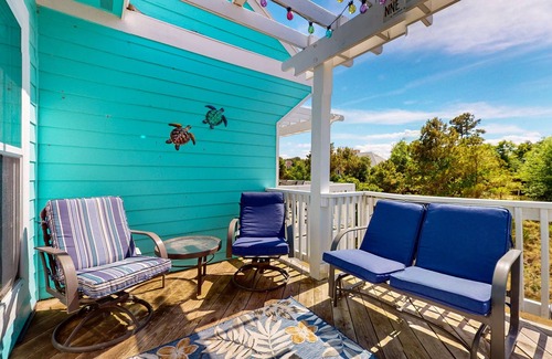 Bermuda Bay Condo | 2 BR Condo with shared pool and central air