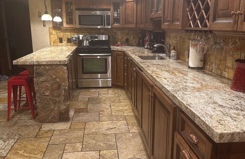 Cottonwood Heights Apartment | 2 BR Cozy Retreat. Close to freeway and mountains.