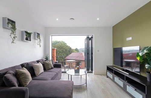 Croham Apartment | 2 BR (CR2)Apartment| Contractors|Free Parking| Free Amenities| Gated Community