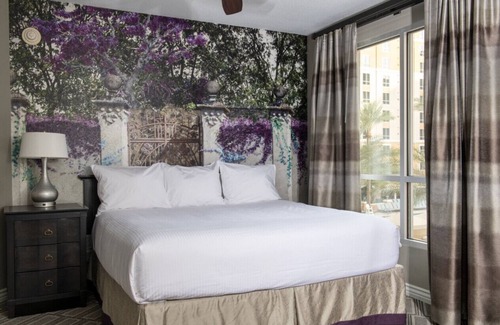 Las Vegas Resort | 2 BR Deluxe -Wyndham Grand Desert-1 Mile to Strip, Free Shuttle, 3 pools, & Gym