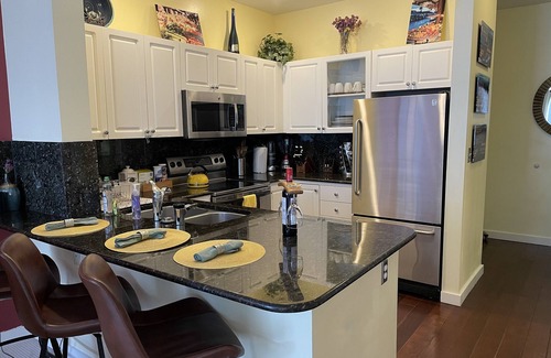 Belltown Condo | 2 BR, Downtown, WATER VIEW. 98% Walk Score! FREE Pkg-Hot Tub, Pool, weight room