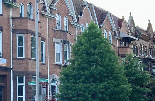 Parkview/Woodbrook Apartment | 2 BR., FREE WIFI & Laundry, Mondawmin Metro, Mall and Baltimore Druid Hill Park