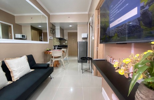 Paranaque Condo | 2 BR Fully Furnished Condo Parañaque with Pool and Parking - Bloom 1133