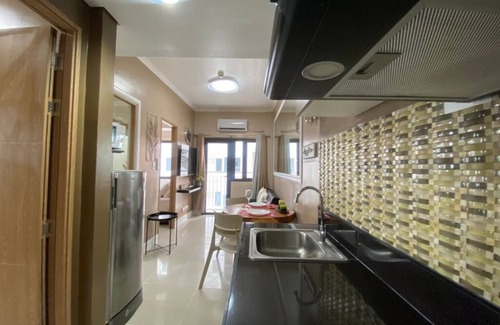 Paranaque Condo | 2 BR Fully Furnished Condo Parañaque with Pool and Parking - Bloom 1133