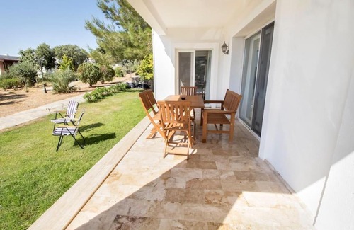 Koyunbaba Apartment | 2 BR House With A Fantastic View of Gümüşlük