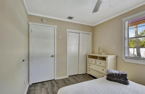 Indian River Estates House | 2 BR Jensen Beach Tropical Resort