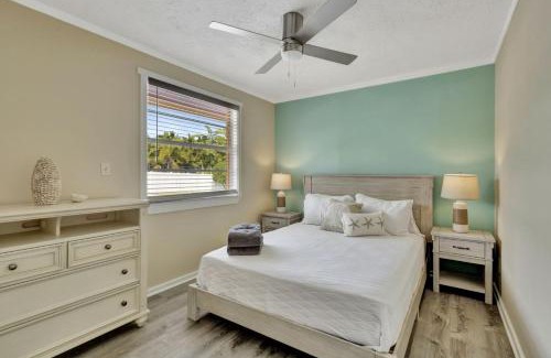 Indian River Estates House | 2 BR Jensen Beach Tropical Resort