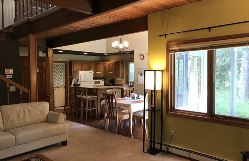 Alyeska House | 2 BR & Loft, Quiet space surrounded by trees with sauna!