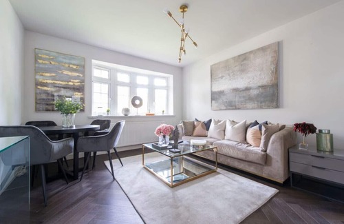 Leyton Apartment | 2 BR, Modern Urban Sanctuary