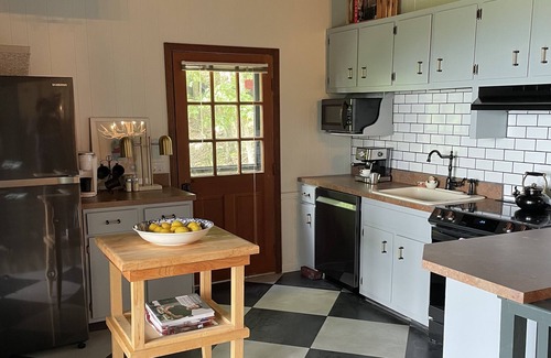 Walnut Mountain Cottage | 2 BR Mountain Cottage - AMAZING VIEWS!