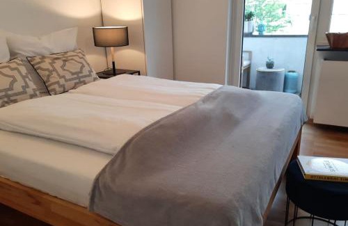 Neuschwabing Apartment | 2 BR- New, cozy apartment for 5 people