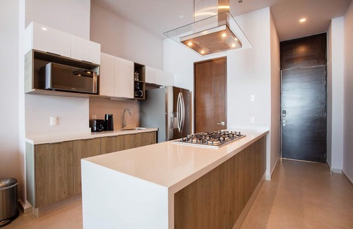 Las Glorias Condo | 2 BR Ocean View Penthouse @ Harbor 171 w/Lux Amenities