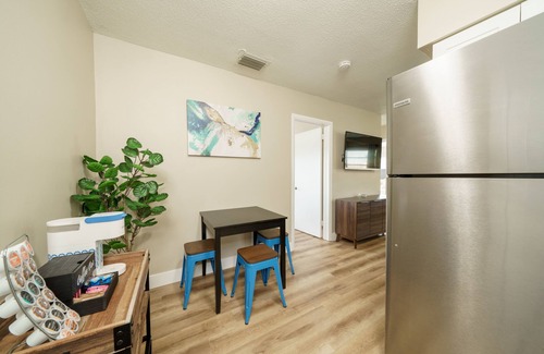Pompano Beach House | 2 BR | Perfect for Long Term Stays | 2 miles to Beach