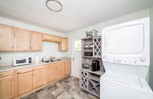 Lynchburg House | 2 BR, Pet friendly with fire pit