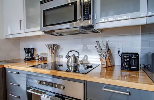 Petworth Apartment | 2-BR Petworth Pad/Walk to METRO Subway