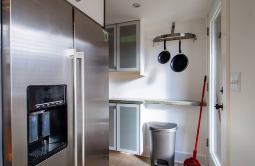 Petworth Apartment | 2-BR Petworth Pad/Walk to METRO Subway