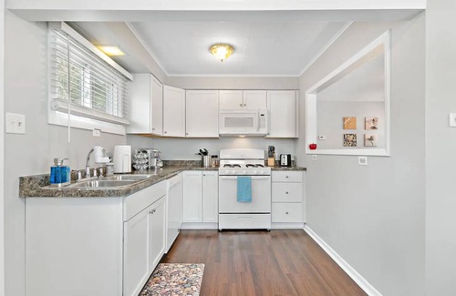 Oakwood Hills House | 2 BR remodeled home near Cary/Crystal Lake/McHenry
