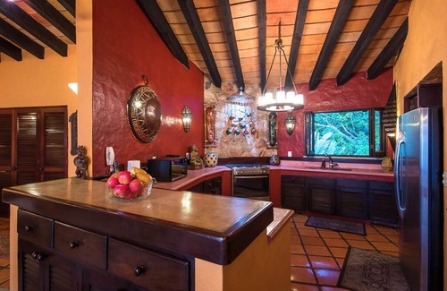 South Shore Hotel Area Condo | 2 BR romantic Penthouse in Conchas Chinas with amazing views & beach access