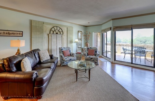 Shelter Cove Villa | 2 BR Shelter Cove Penthouse, Amazing Harbour Views, Dog Friendly