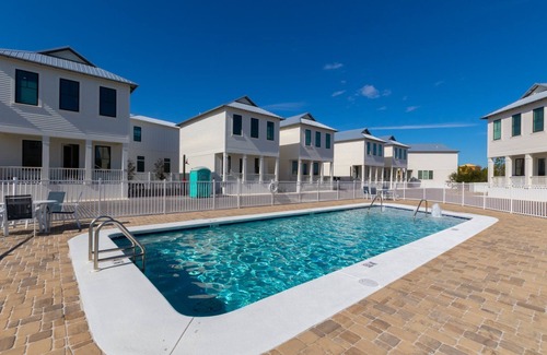 Orange Beach House | 2 BR, Sleeps 8, Pool Access, Across from the Beach!